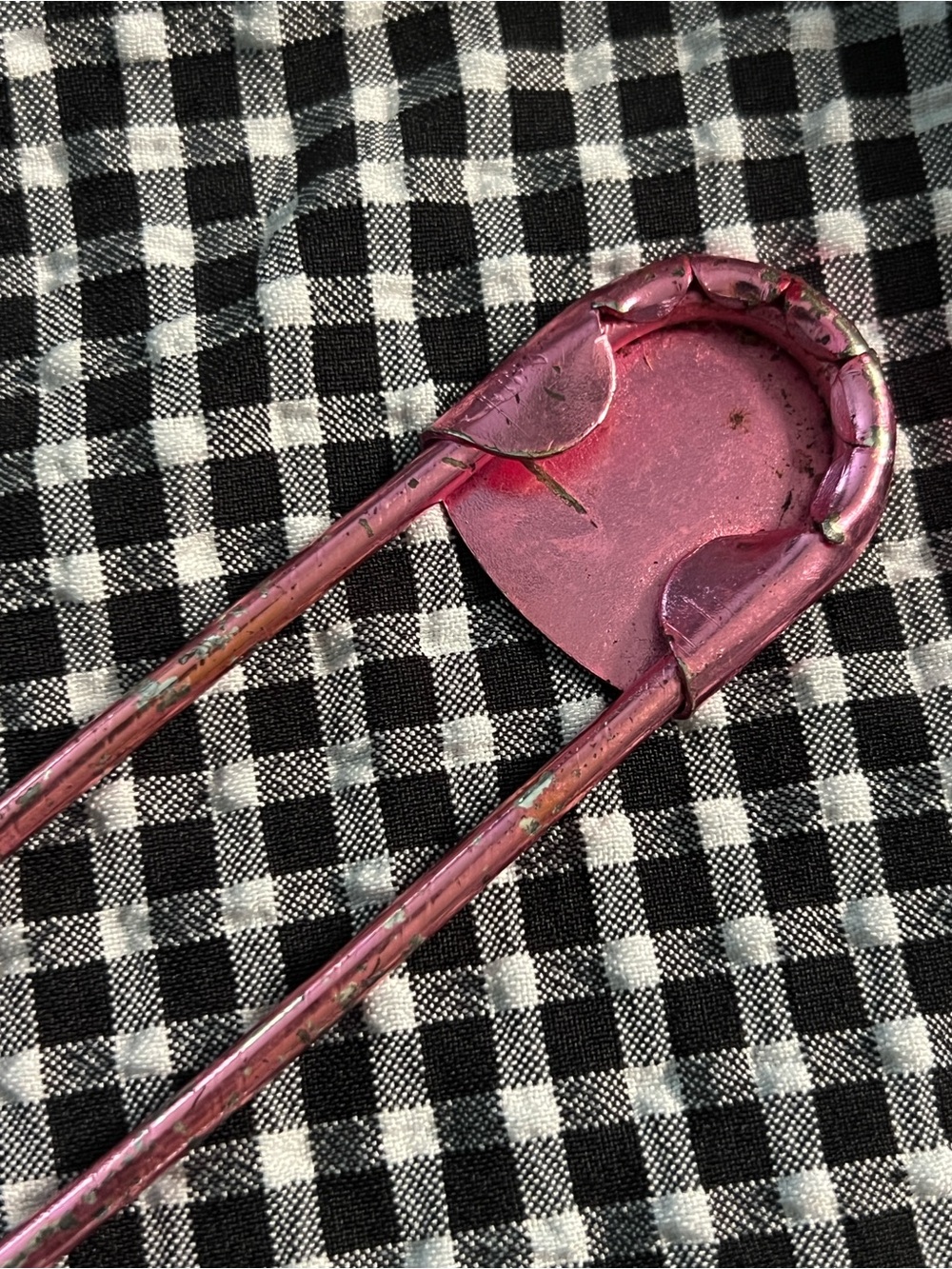 Large Pink metallic Safety Pin Keyring Accessory - Picture 3 of 5